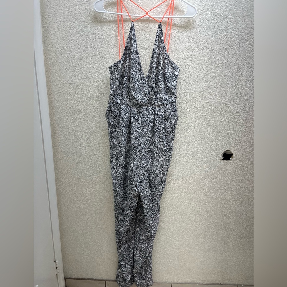 Cute black & white floral jumpsuit